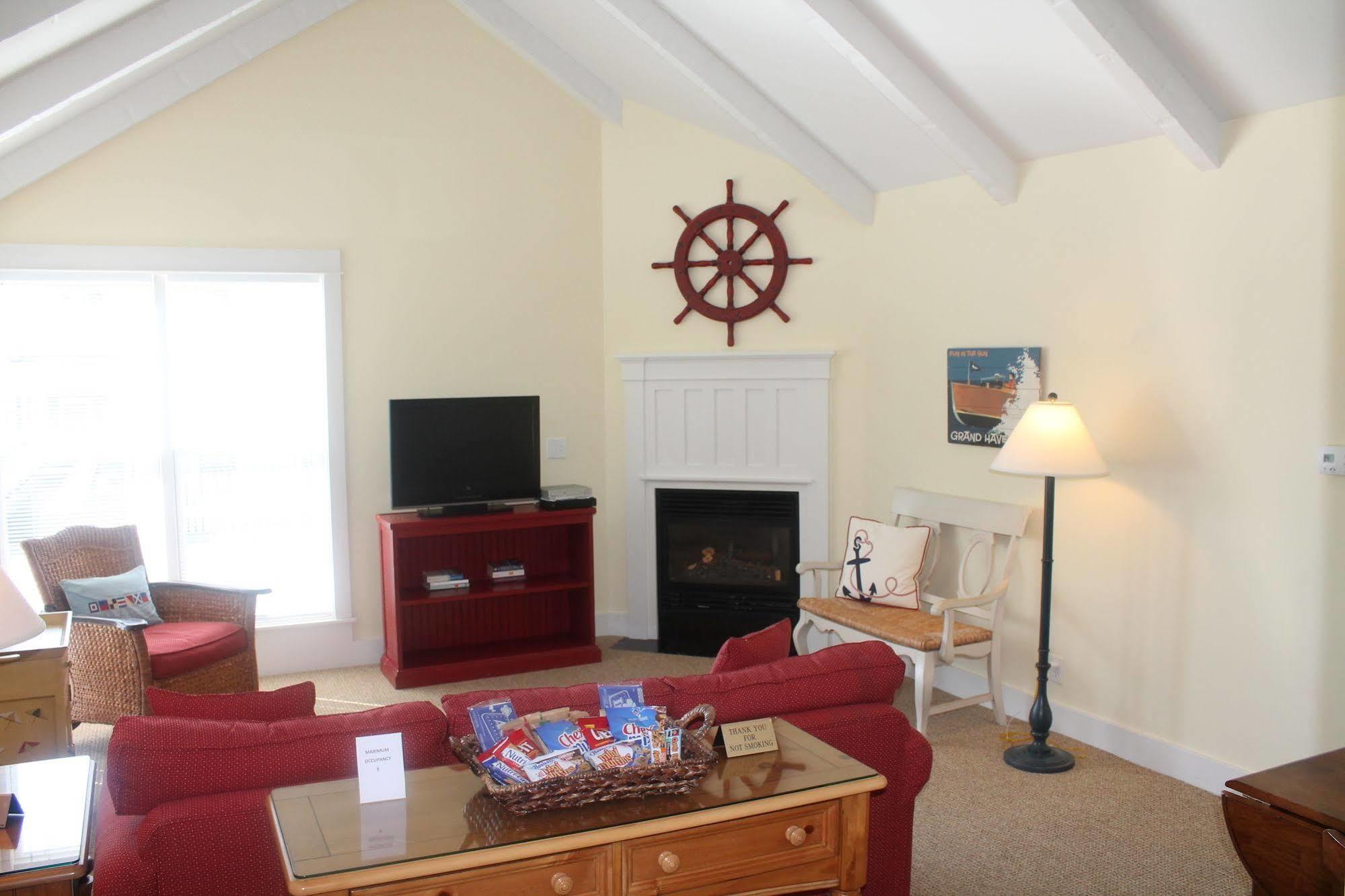 Captain'S Cottage Suites Grand Haven Esterno foto
