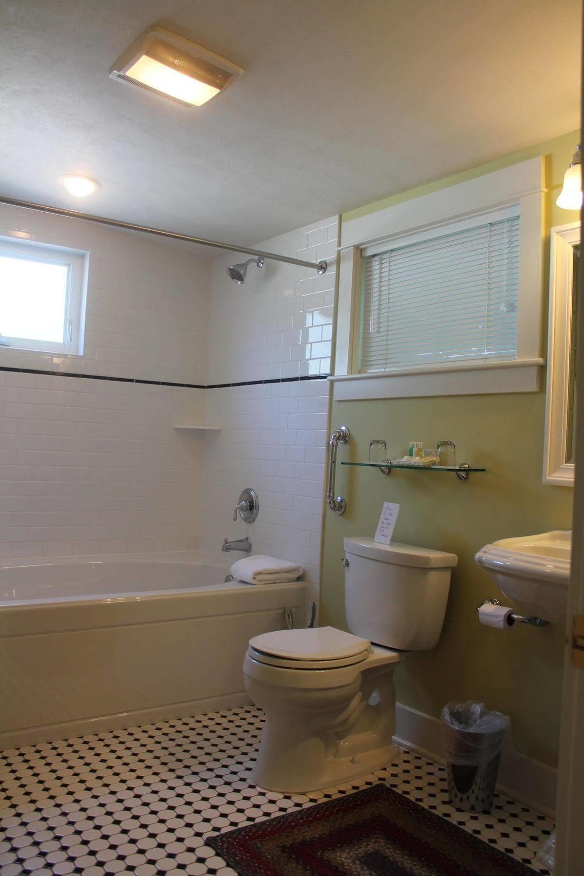 Captain'S Cottage Suites Grand Haven Esterno foto