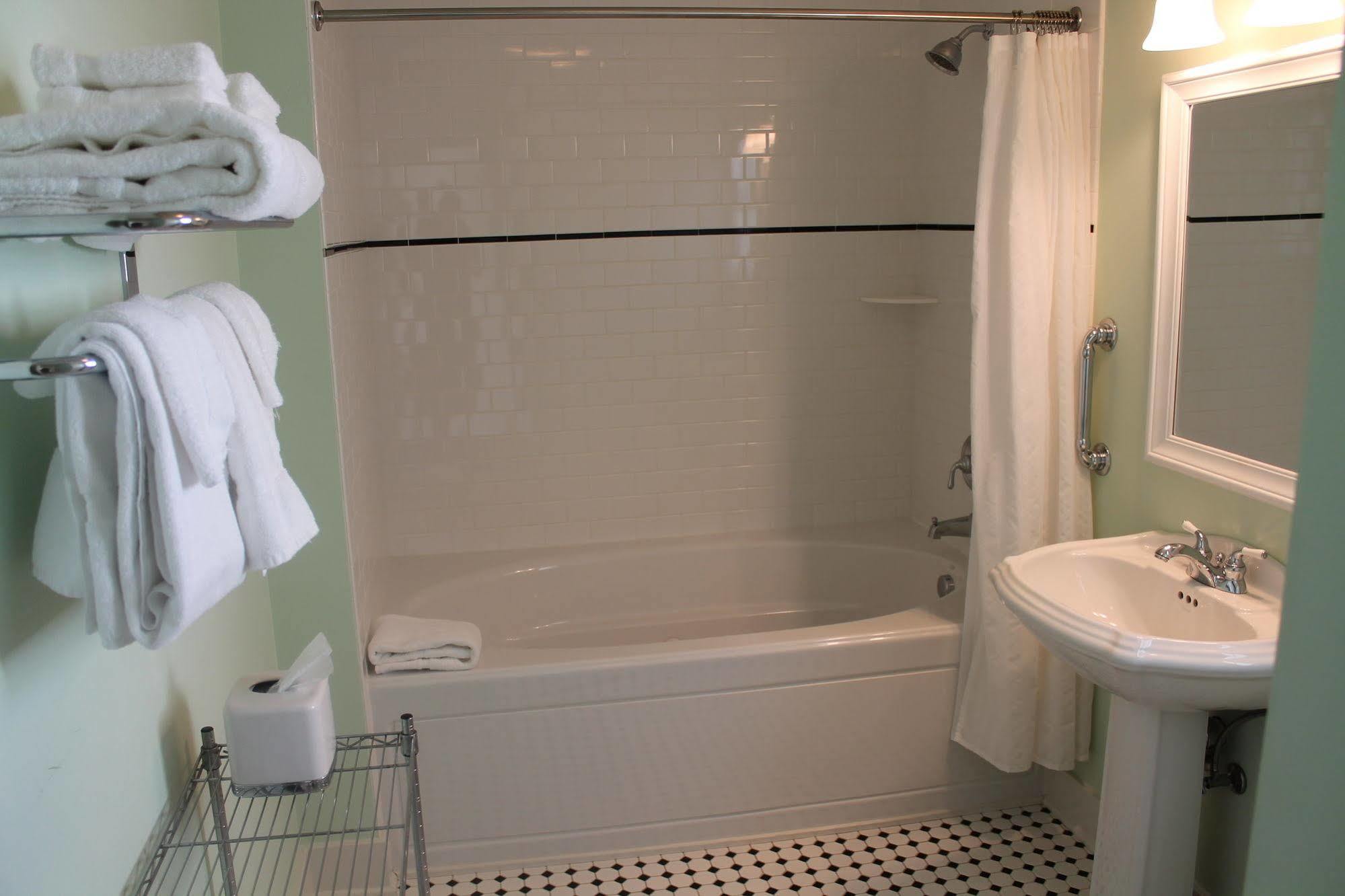 Captain'S Cottage Suites Grand Haven Esterno foto