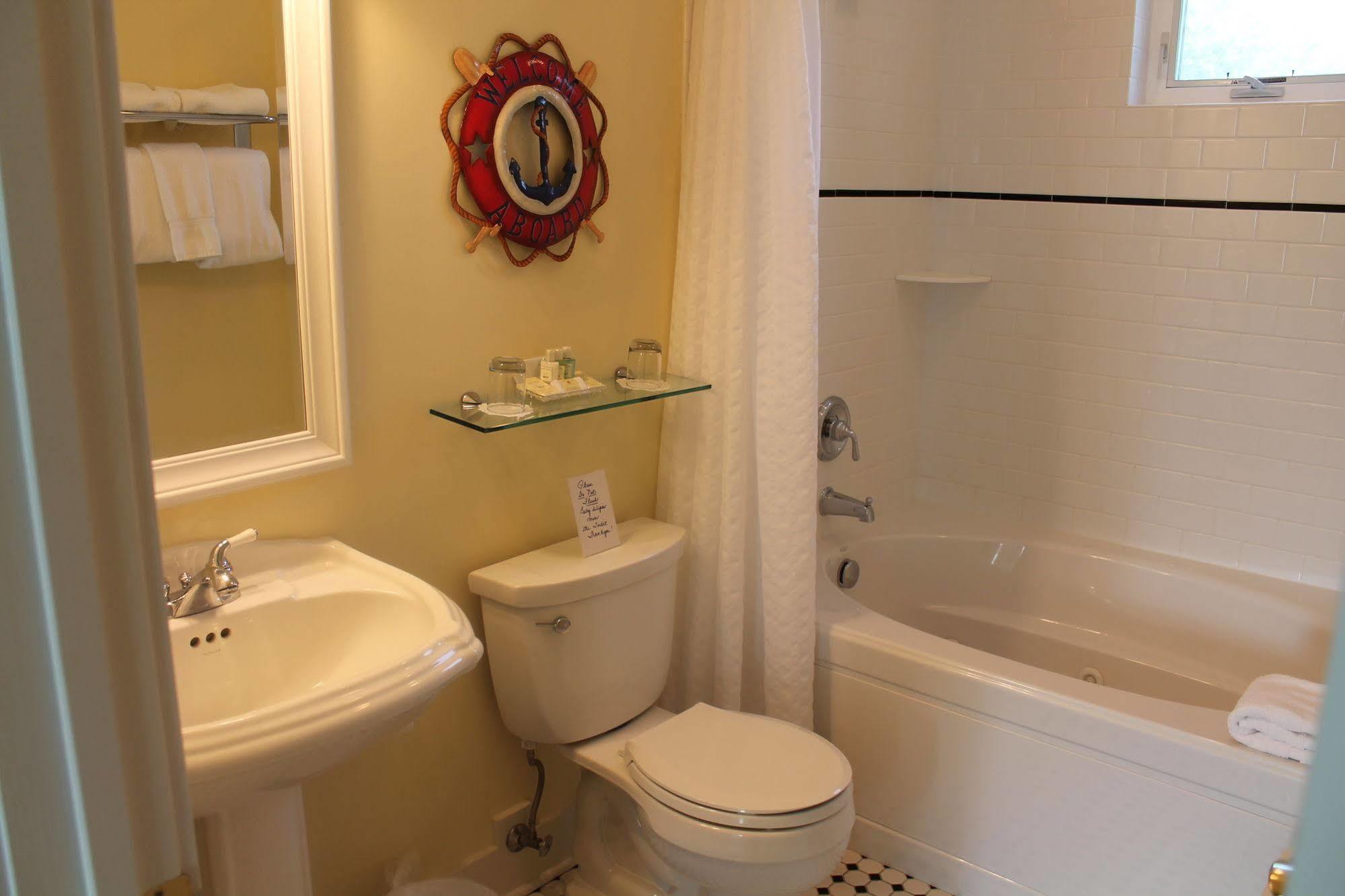 Captain'S Cottage Suites Grand Haven Esterno foto