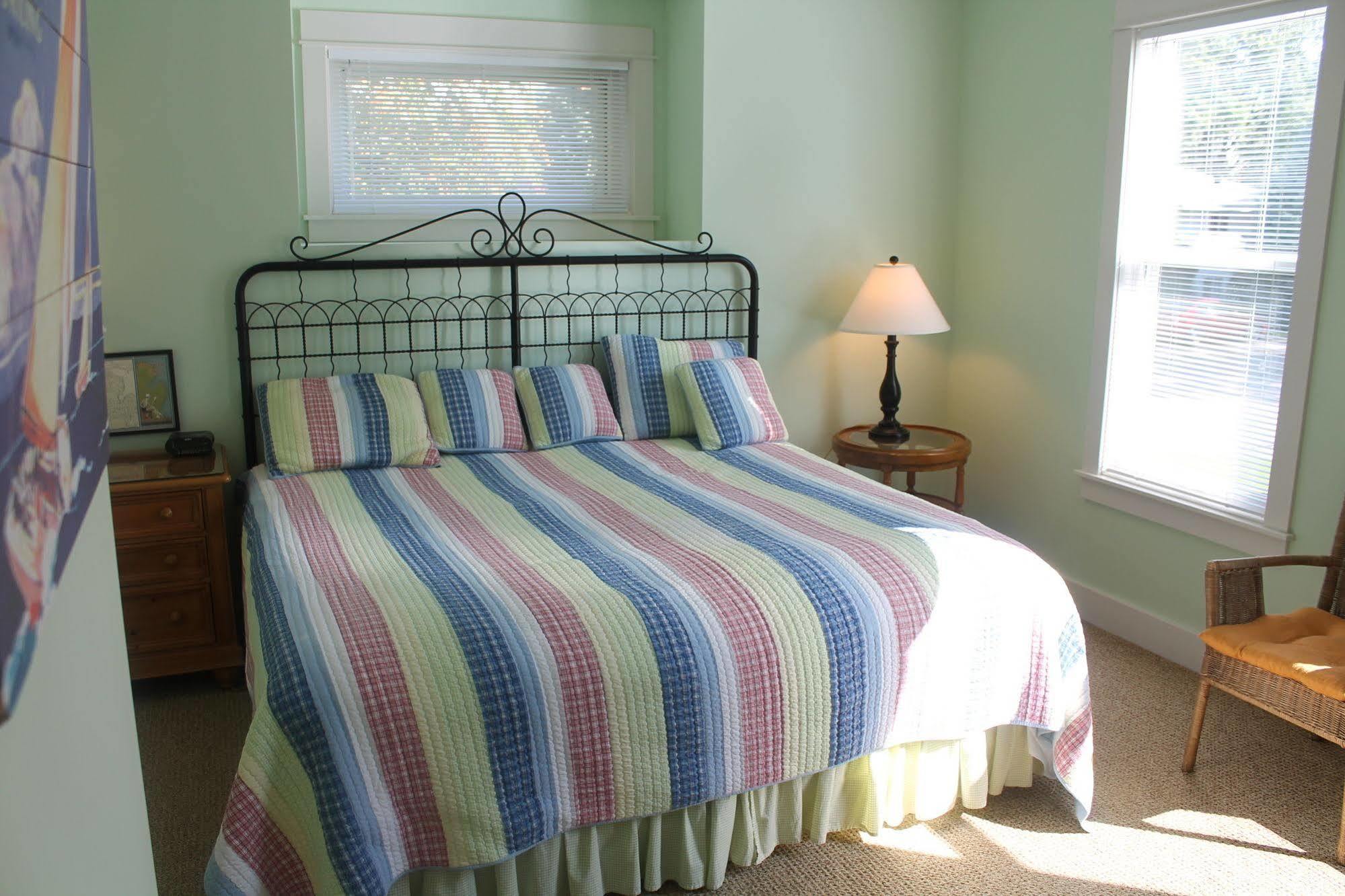 Captain'S Cottage Suites Grand Haven Esterno foto