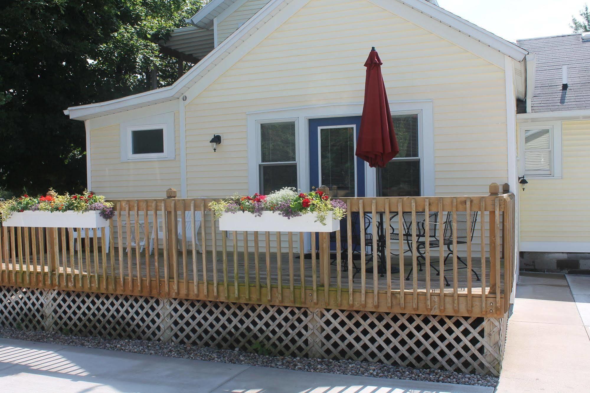 Captain'S Cottage Suites Grand Haven Esterno foto