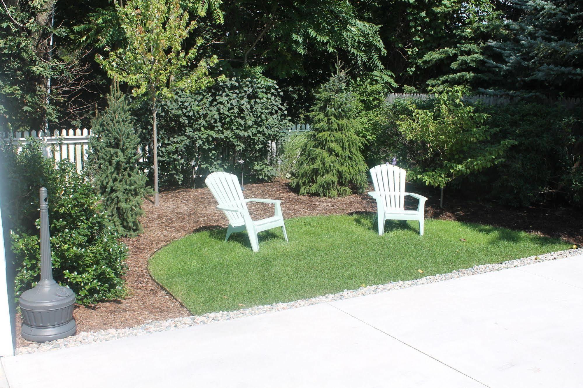 Captain'S Cottage Suites Grand Haven Esterno foto